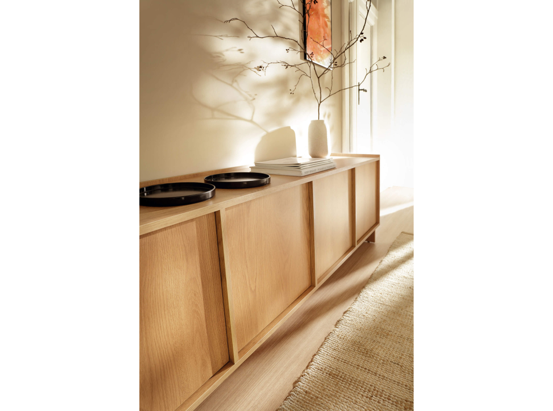 Buffet bas CASSARA –  4 portes et 4 étagères de rangement